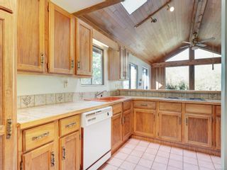 Photo 10: 690 Ker Ave in Saanich: SW Gorge Single Family Residence for sale (Saanich West)  : MLS®# 966453