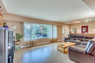 Photo 2: 957 COMO LAKE Avenue in Coquitlam: Harbour Chines House for sale : MLS®# R2166700