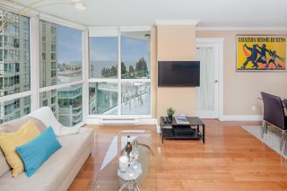 Photo 6: 1402 907 BEACH Avenue in Vancouver: Yaletown Condo for sale in "Coral Court on Beach Avenue" (Vancouver West)  : MLS®# R2196740