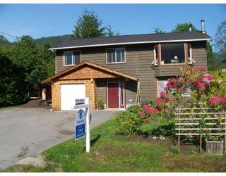 Photo 1: 41820 HOPE Road: Brackendale House for sale in "Brackendale" (Squamish)  : MLS®# V758118