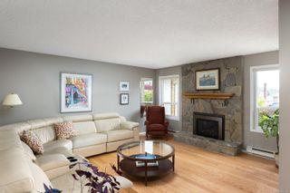 Photo 5: 742 Paskin Way in Saanich: SW Royal Oak Single Family Residence for sale (Saanich West)  : MLS®# 967032
