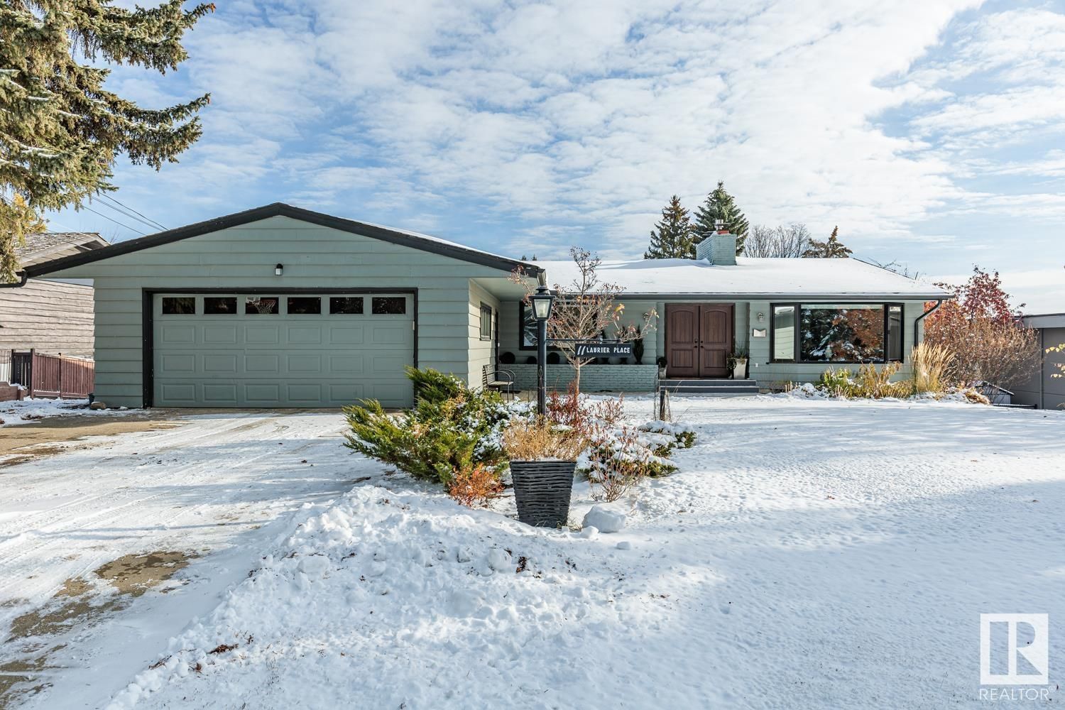 Main Photo: 11 LAURIER PLACE Place NW in Edmonton: Zone 10 House for sale : MLS®# E4320325