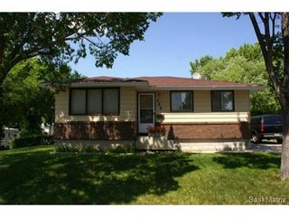 Photo 2: 320 TREMAINE Avenue in Regina: Walsh Acres Single Family Dwelling for sale (Regina Area 01)  : MLS®# 506223