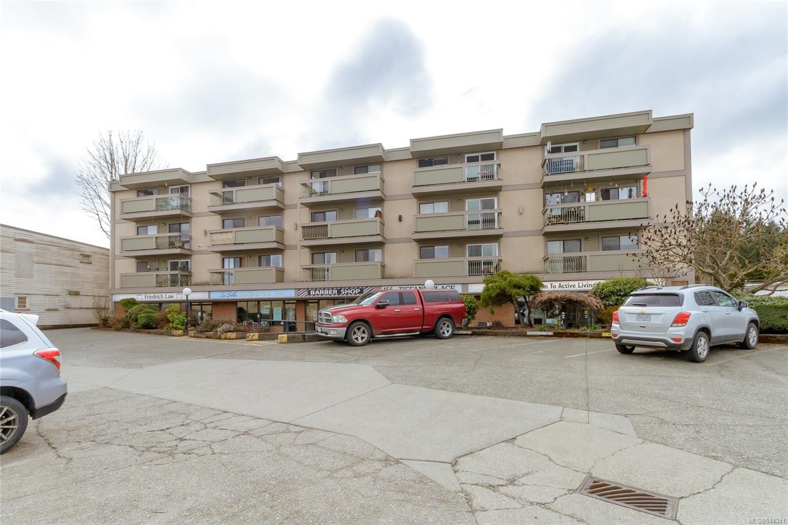 Main Photo: 301 156 Government St in Duncan: Du West Duncan Condo for sale : MLS®# 944341