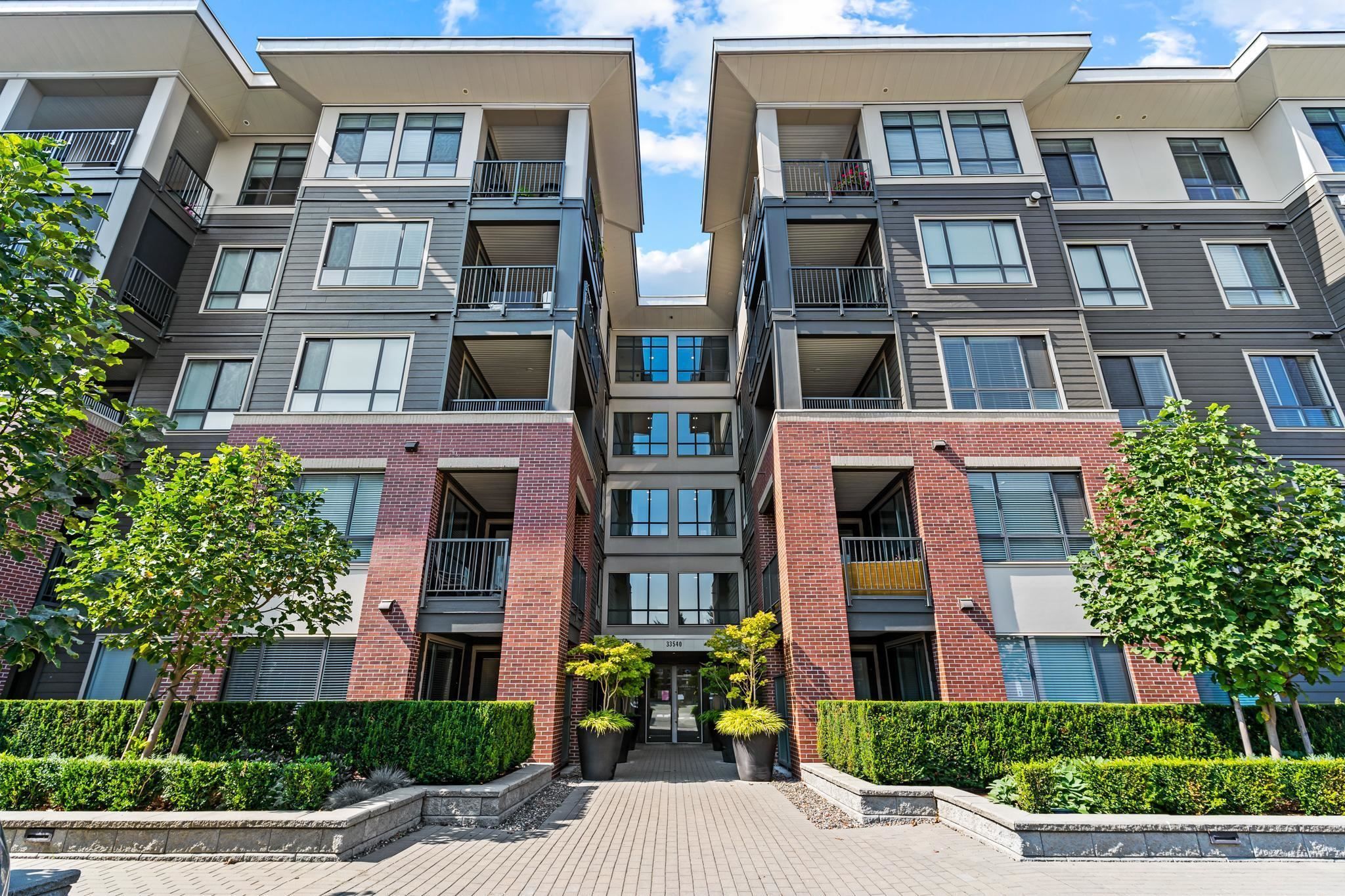 Main Photo: 108 33540 MAYFAIR Avenue in Abbotsford: Central Abbotsford Condo for sale in "RESIDENCES AT GATEWAY" : MLS®# R2722424