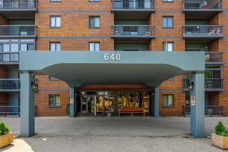 Photo 3: 1200sqft 2 bed 2 bath Condo w/balcony! in Winnipeg: 4F House for sale (Garden City) 