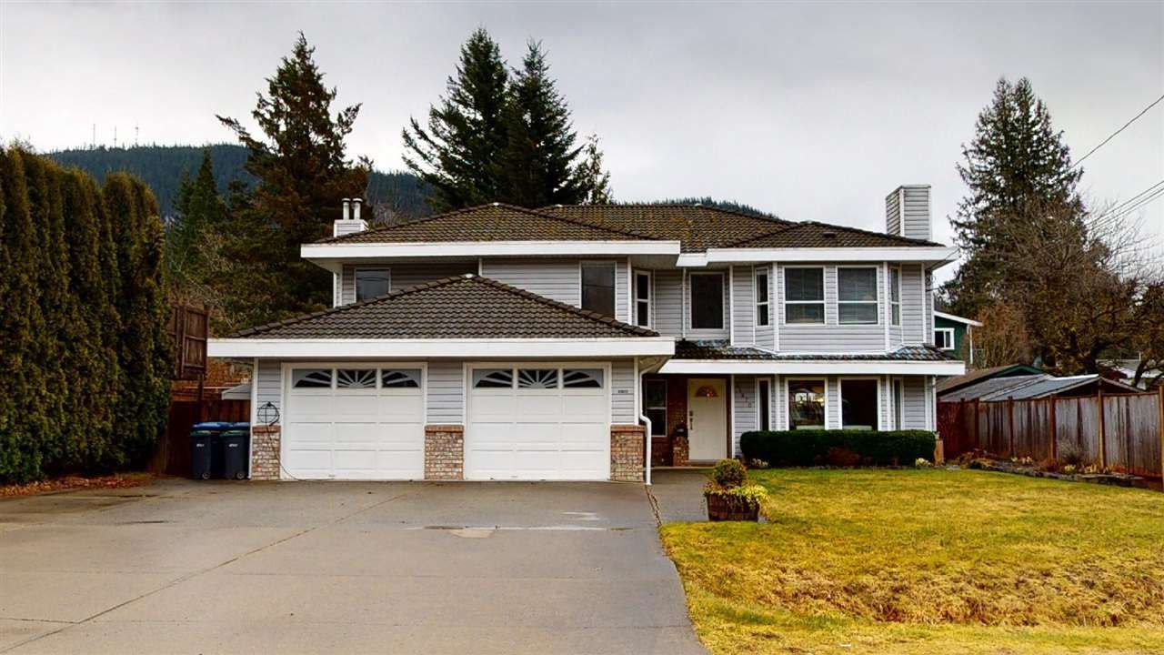 Main Photo: 41870 BIRKEN Road in Squamish: Brackendale 1/2 Duplex for sale : MLS®# R2547120