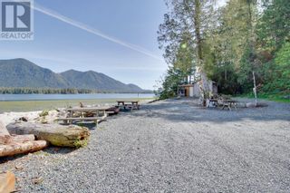 Photo 2: 740 Campbell St in Tofino: House for sale : MLS®# 956184