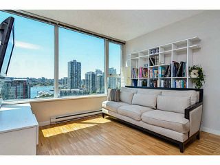 Photo 3: 2005 33 SMITHE Street in Vancouver: Yaletown Condo for sale in "Coopers Lookout" (Vancouver West)  : MLS®# V1075004