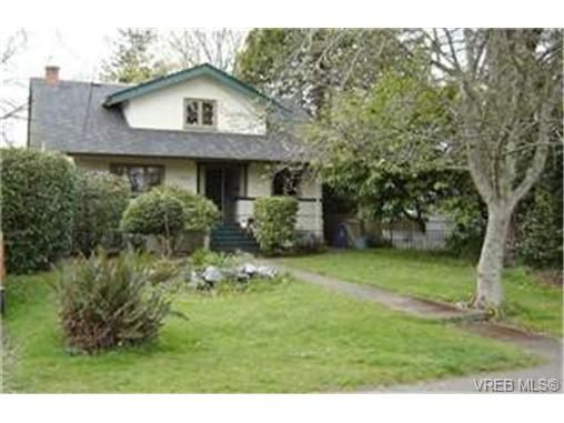 Main Photo: 1654 Hampshire Rd in VICTORIA: OB North Oak Bay House for sale (Oak Bay)  : MLS®# 463800
