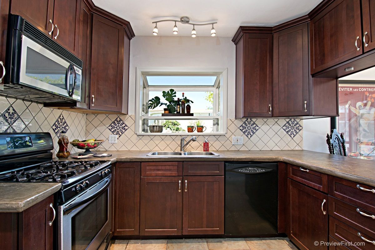 Beautiful Kitchen w/Open Counter Space to Dining/Breakfast Area, SS Appliances & Custom Tile.