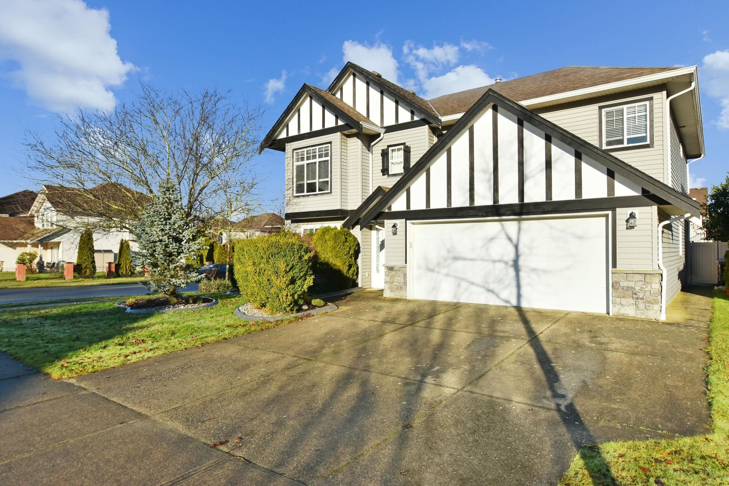 Main Photo: 27901 JUNCTION Avenue in Abbotsford: Aberdeen House for sale : MLS®# R2840254