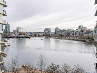 Photo 6: 806 8 SMITHE Mews in Vancouver: Yaletown Condo for sale in "FLAGSHIP" (Vancouver West)  : MLS®# R2549159