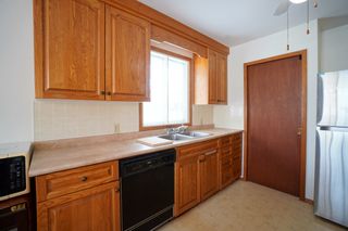 Photo 10: 907 Saskatchewan Ave W in Portage la Prairie: House for sale : MLS®# 202308672
