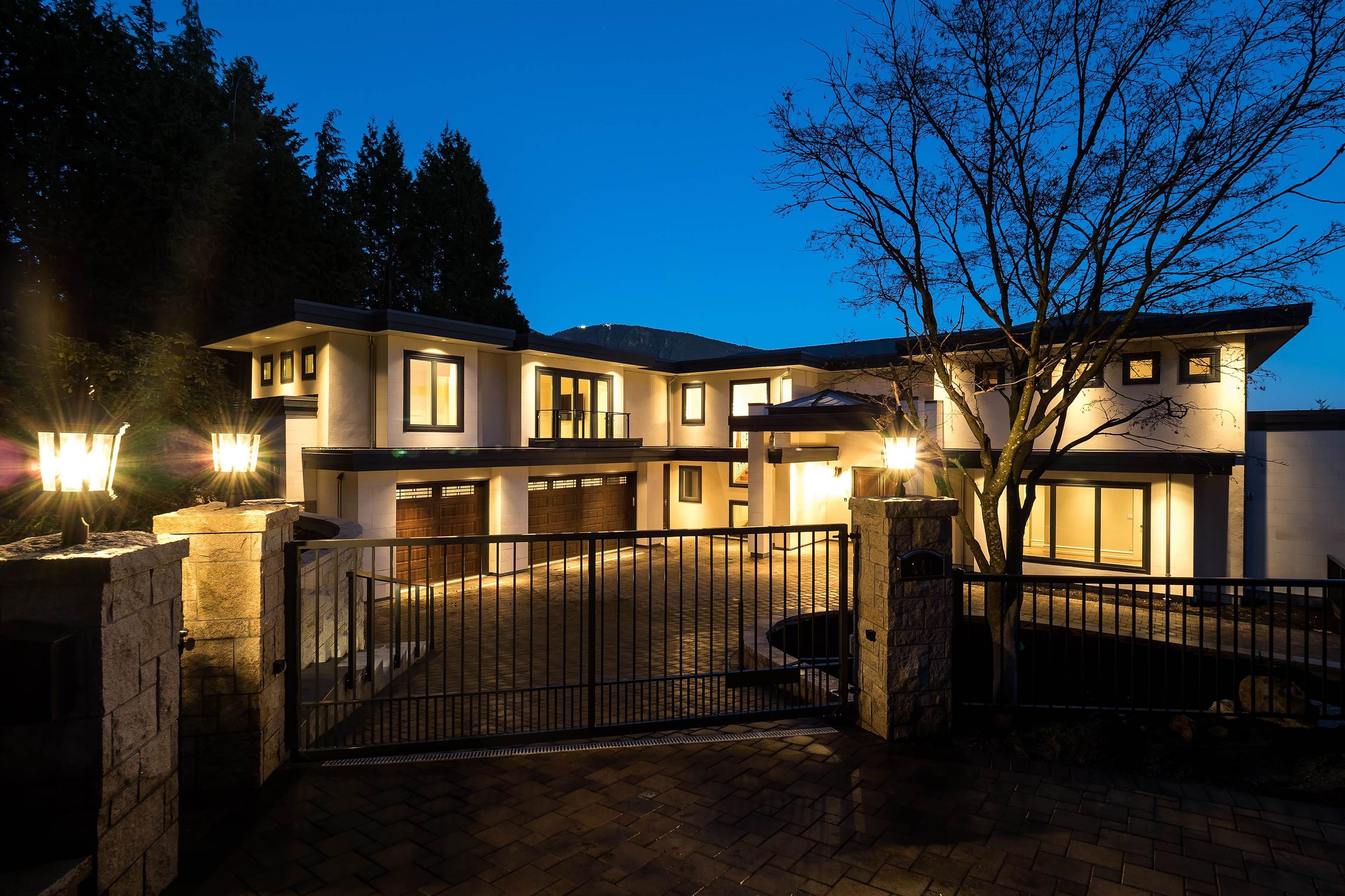 Main Photo: 941 EYREMOUNT Drive in West Vancouver: British Properties House for sale : MLS®# R2663281
