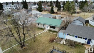 Photo 2: 11022 161 Street in Edmonton: Zone 21 House for sale : MLS®# E4384137