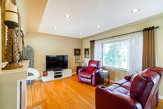Photo 3: 7255 BARNET Road in Burnaby: Westridge BN House for sale (Burnaby North)  : MLS®# R2402555