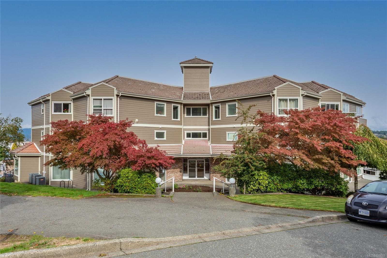 Main Photo: 208 300 St. Ann's Rd in Campbell River: CR Campbell River Central Condo for sale : MLS®# 888605