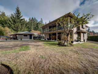 Photo 3: 5335 STAMFORD Place in Sechelt: Sechelt District House for sale (Sunshine Coast)  : MLS®# R2738039