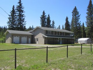Photo 1: 6504 WEST FAWN Road in Horse Lake: Lone Butte House for sale (100 Mile House)  : MLS®# R2784555