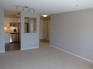 Photo 14: 311 13780 76 Avenue in Surrey: East Newton Condo for sale in "Earls Court" : MLS®# R2449876