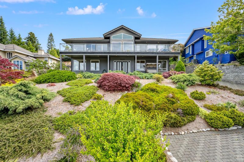 FEATURED LISTING: 1426 Valley View Dr Courtenay