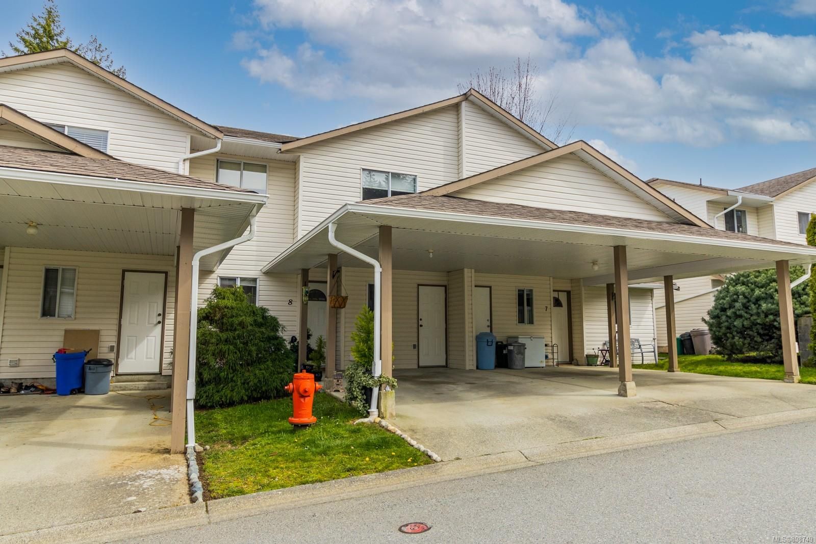 Main Photo: 8 941 Malone Rd in Ladysmith: Du Ladysmith Row/Townhouse for sale (Duncan)  : MLS®# 898749