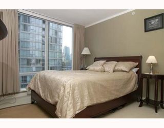 Photo 5: 703 1438 RICHARDS Street in Vancouver: False Creek North Condo for sale in "AZURA I" (Vancouver West)  : MLS®# V646445