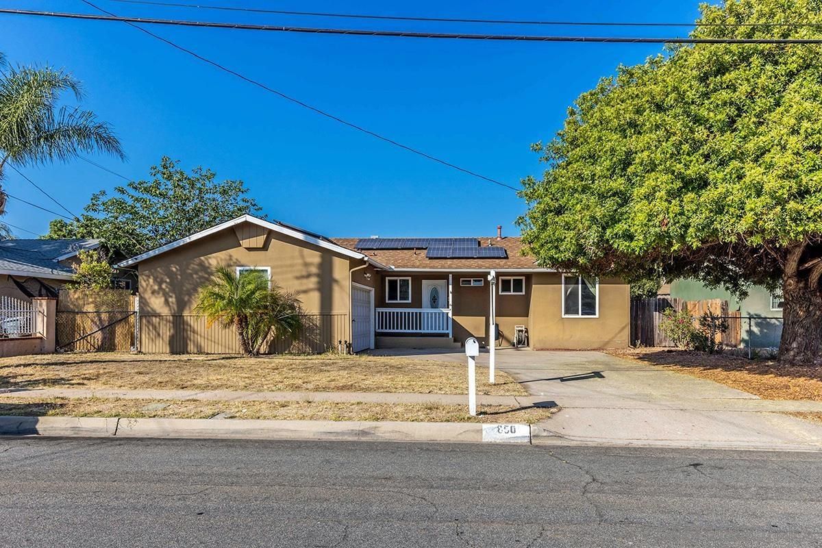 Main Photo: SOUTHEAST ESCONDIDO House for sale : 3 bedrooms : 850 Begonia Street in Escondido
