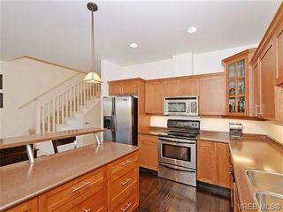 Photo 6: 2520 Cedar Hill Rd in VICTORIA: Vi Oaklands Half Duplex for sale (Victoria)  : MLS®# 697951