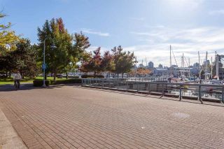 Photo 18: 1702 638 BEACH Crescent in Vancouver: Yaletown Condo for sale in "ICON" (Vancouver West)  : MLS®# R2274580