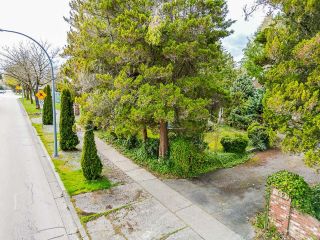 Photo 16: 7691 GOVERNMENT Road in Burnaby: Government Road House for sale in "GOVERNMENT ROAD AREA" (Burnaby North)  : MLS®# R2813612