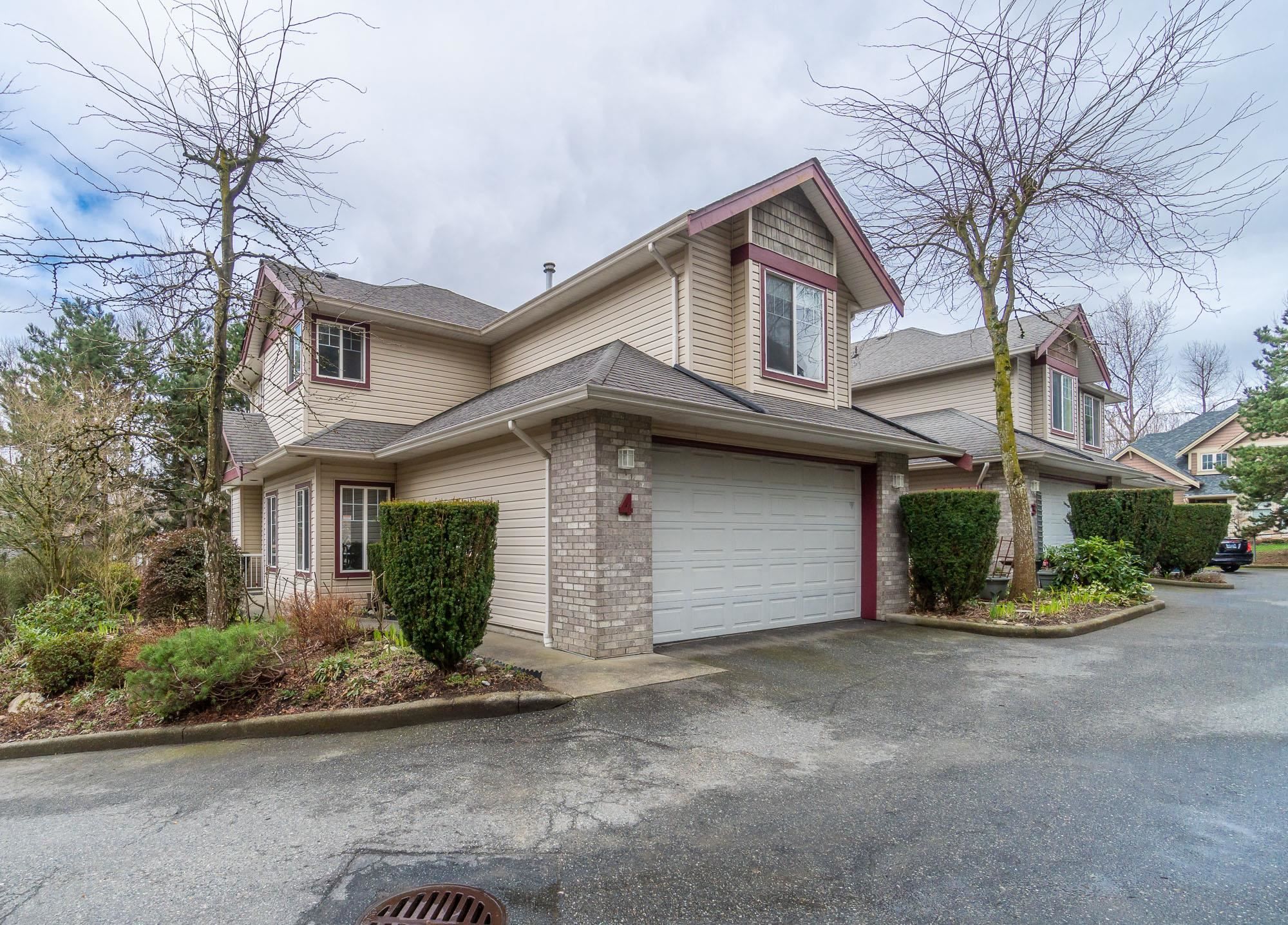 Main Photo: 4 3270 BLUE JAY Street in Abbotsford: Abbotsford West Townhouse for sale in "Blue Jay Hills" : MLS®# R2740113