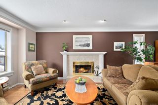 Photo 2: 3820 Cardie Crt in Saanich: SW Strawberry Vale House for sale (Saanich West)  : MLS®# 865975
