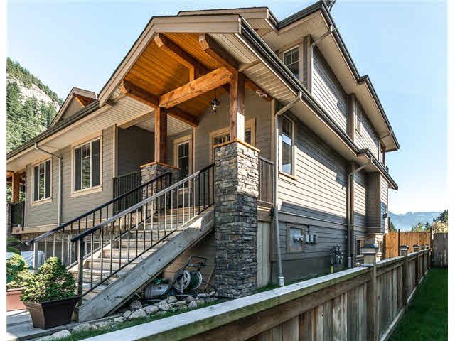 Main Photo: 1682 DEPOT ROAD in Squamish: Brackendale 1/2 Duplex for sale : MLS®# R2074216