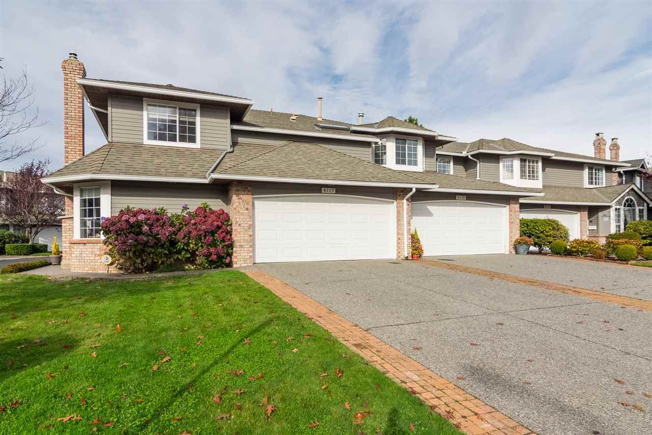 Main Photo: 6117 W BOUNDARY Drive in Surrey: Panorama Ridge Townhouse for sale in "LAKEWOOD GARDENS" : MLS®# R2318441