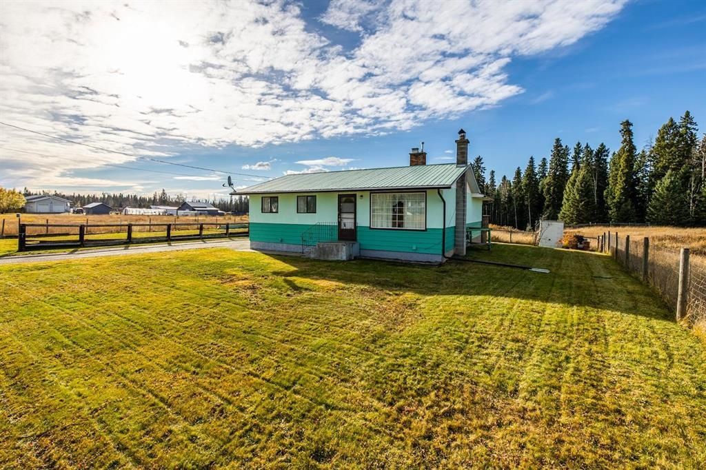 Main Photo: 8805 CHILCOTIN Road: Pineview House for sale in "PINEVIEW" (PG Rural South (Zone 78))  : MLS®# R2638837