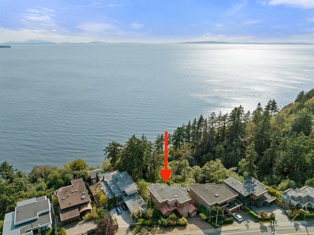 Main Photo: 14140 MARINE Drive: White Rock House for sale in "White Rock" (South Surrey White Rock)  : MLS®# R2746255
