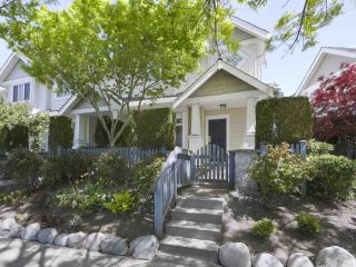 Photo 2: 3 5988 BLANSHARD Drive in Richmond: Terra Nova Townhouse for sale in "Riveria Gardens" : MLS®# R2408739