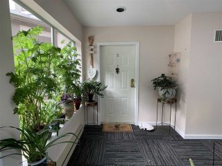 Photo 3: 5 1552 EVERALL Street: White Rock Townhouse for sale in "Everall Court" (South Surrey White Rock)  : MLS®# R2843337