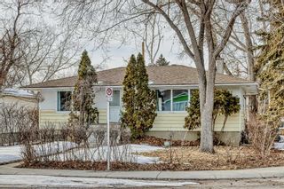 Photo 3: 739 36 Street NW in Calgary: Parkdale Detached for sale : MLS®# A2092247
