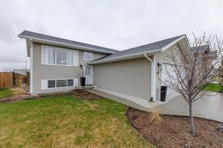 Photo 2: 19 WESTVIEW Drive in Steinbach: R16 Residential for sale : MLS®# 202409467