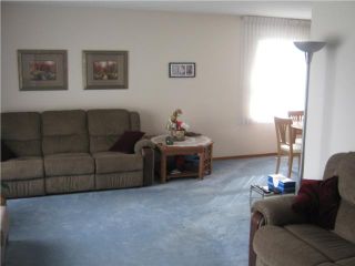 Photo 2: 889 London Street in WINNIPEG: East Kildonan Residential for sale (North East Winnipeg)  : MLS®# 1007629