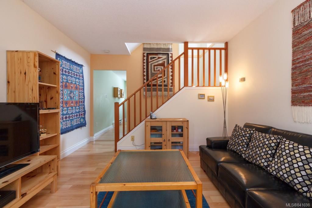 Photo 3: Photos: 1 50 Montreal St in Victoria: Vi James Bay Row/Townhouse for sale : MLS®# 841698
