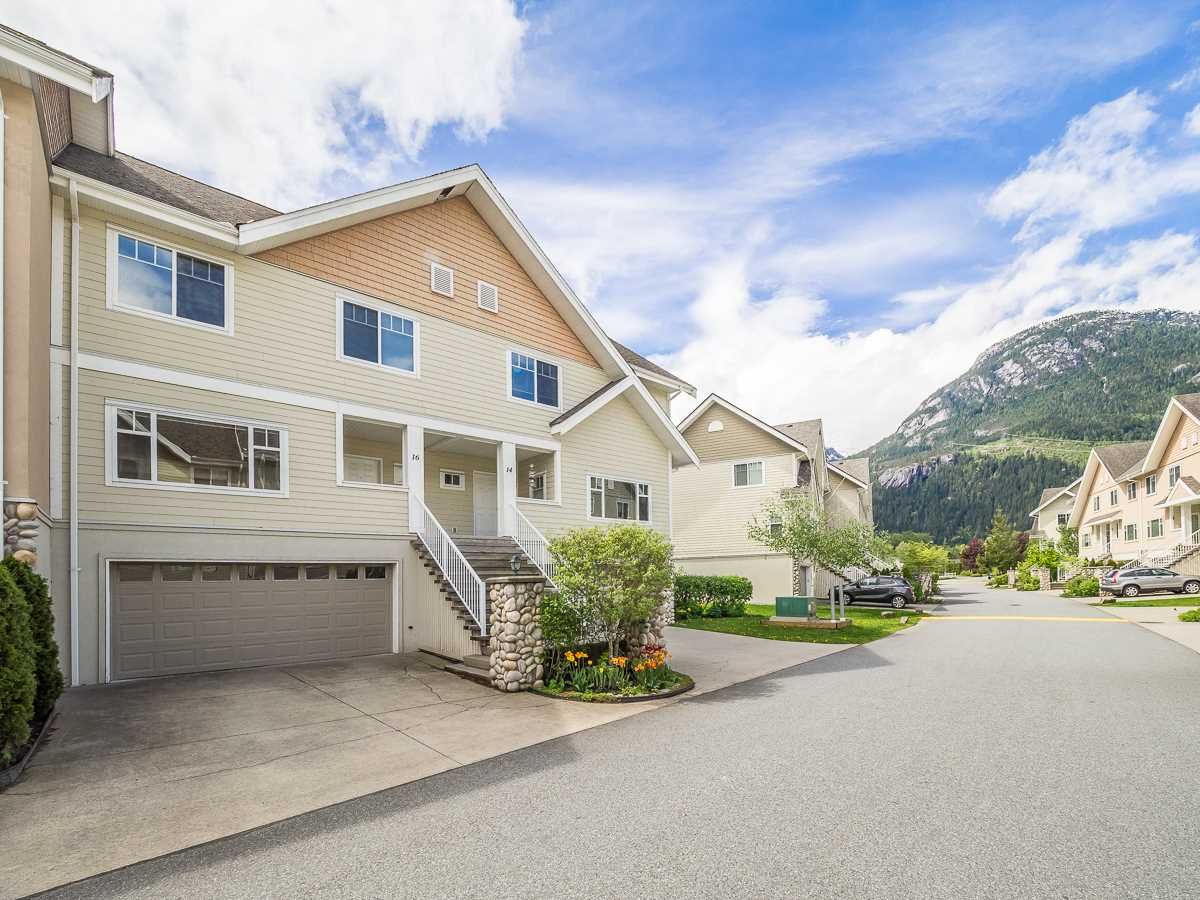 Main Photo: 16 1200 EDGEWATER DRIVE in Squamish: Northyards Townhouse for sale : MLS®# R2267288
