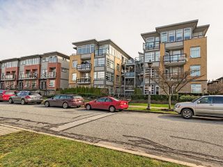 Photo 3: 104 5692 KINGS Road in Vancouver: University VW Condo for sale in "O'Keefe" (Vancouver West)  : MLS®# V1049459