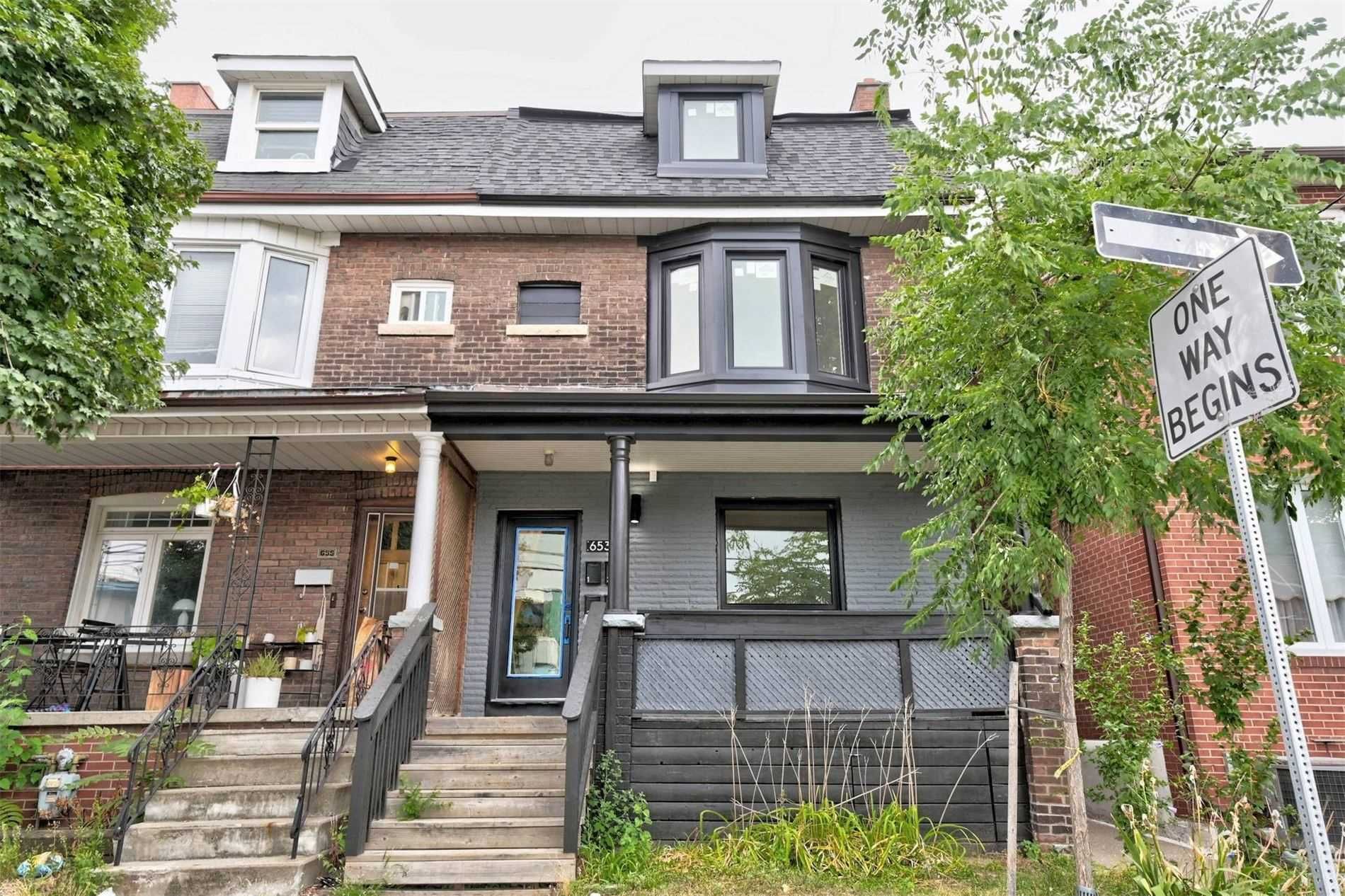 Main Photo: 1 653 Manning Avenue in Toronto: Palmerston-Little Italy House (2 1/2 Storey) for lease (Toronto C01)  : MLS®# C5740088