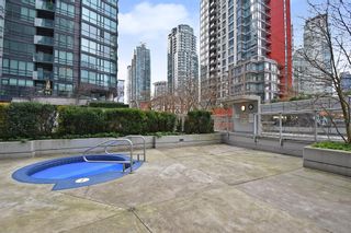 Photo 19: 1602 1188 W PENDER Street in Vancouver: Coal Harbour Condo for sale in "THE SAPPHIRE" (Vancouver West)  : MLS®# R2423543