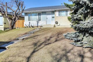 Photo 3: 403 Foritana Road SE in Calgary: Forest Heights Detached for sale : MLS®# A1107679