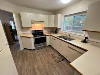 Photo 3: 7 4750 Uplands Dr in Nanaimo: Na North Nanaimo Row/Townhouse for sale : MLS®# 889888